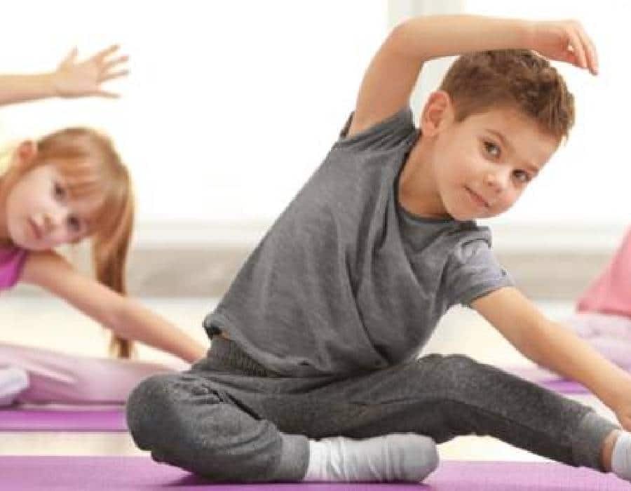 Le yoga pour enfants : une pratique bénéfique pour leur santé physique et mentale